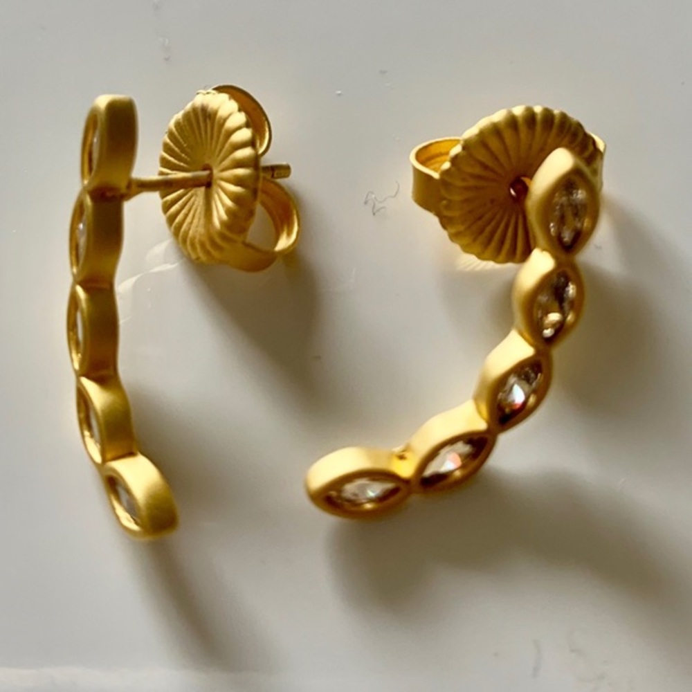 Rivka Friedman Matt gold ear crawler